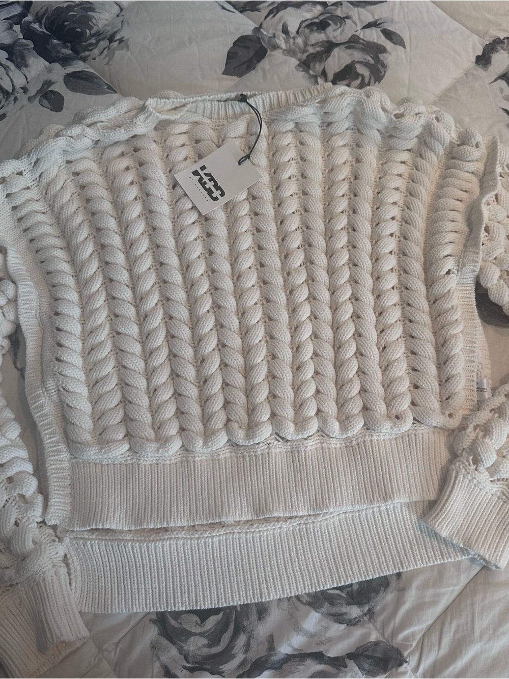 Women's Chunky Cable Crewneck Sweater - White